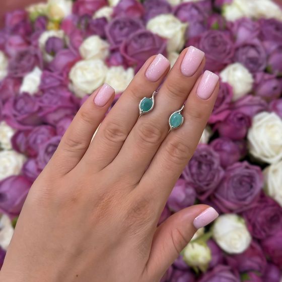 Silver earrings with emerald