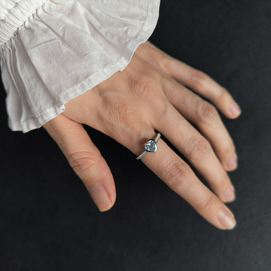 Silver ring with 1.173ct topaz and cubic zirconia
