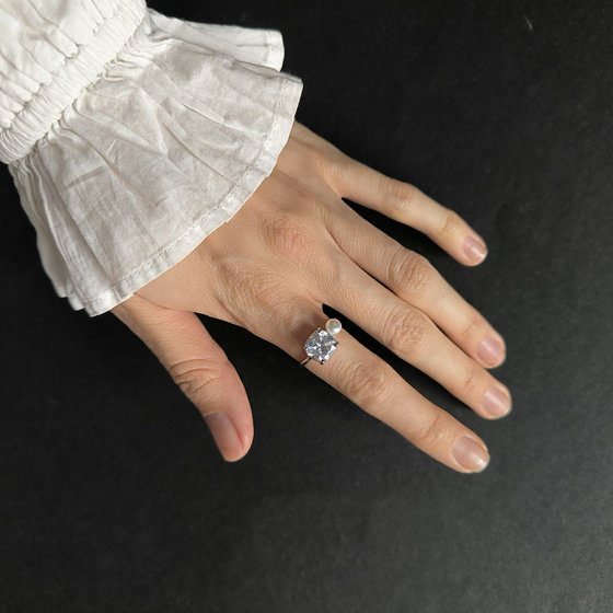 Silver ring with pearls and cubic zirconia