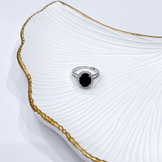 Срібна каблучка з сапфіром та фіанітами