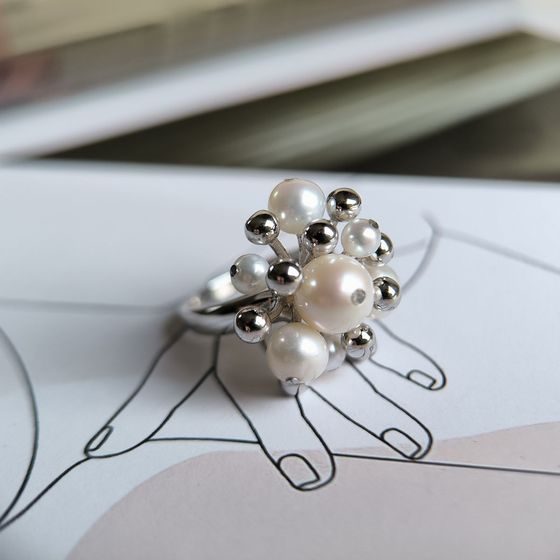 Silver ring with pearls