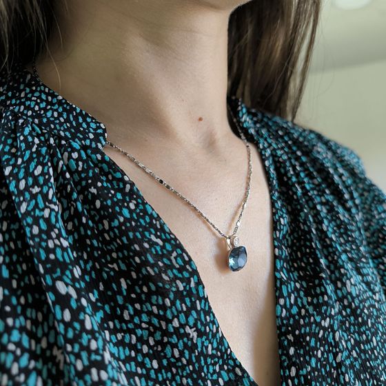 Silver pendant with phianites