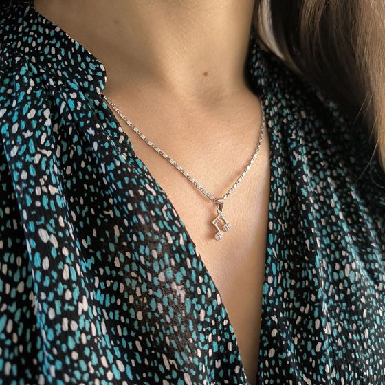 Silver pendant with phianites