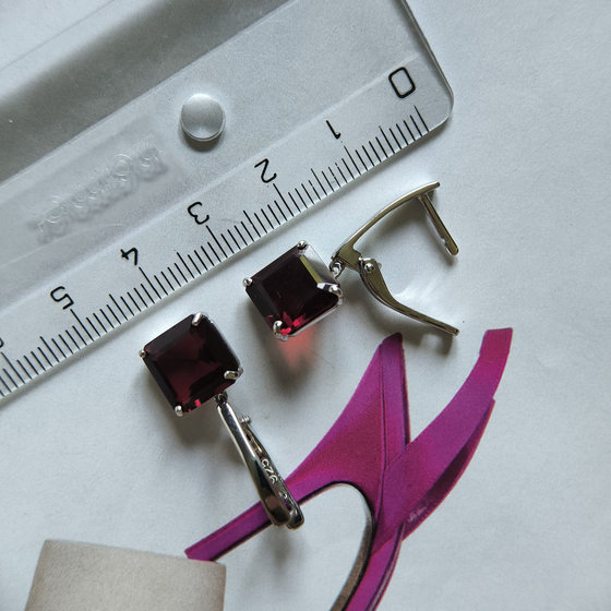 Silver earrings with a 7.825ct nano garnet
