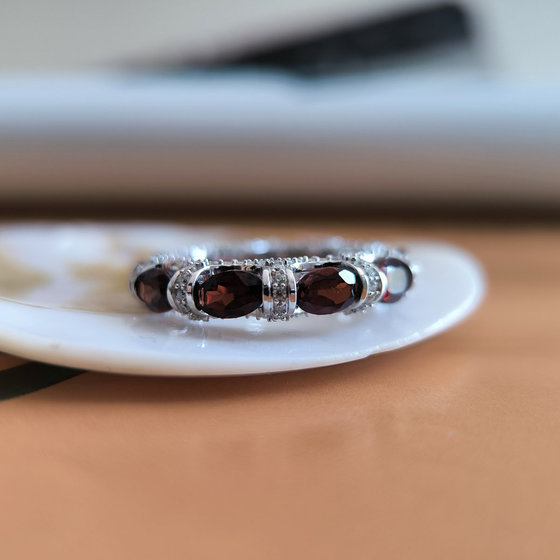 Срібне кільце з гранатом 7.076ct