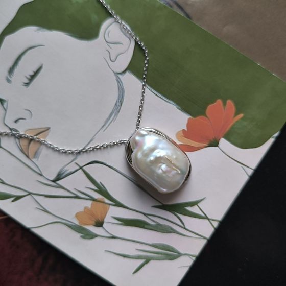 Silver necklace with baroque pearls