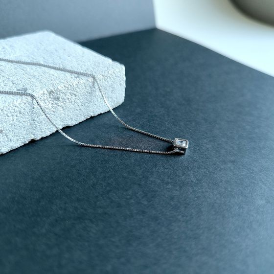 Срібне кольє з фіанітами