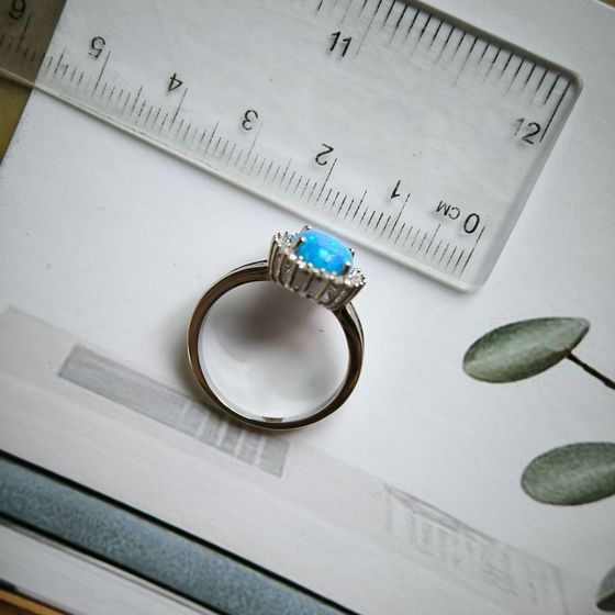 Silver ring with a 1.265-carat opal