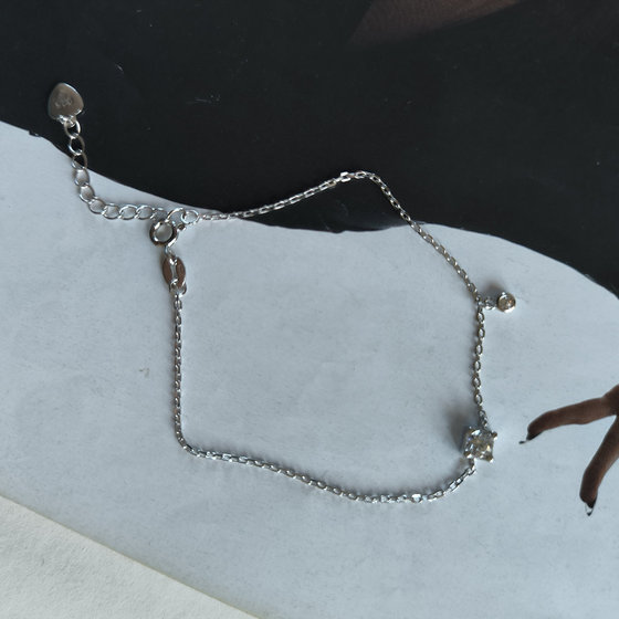 Silver bracelet with cubic zirconia