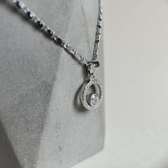 Срібна підвіска з фіанітами