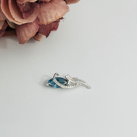 Серебряная брошка с танзанитом nano