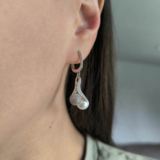 Silver earrings with pearls and cubic zirconia
