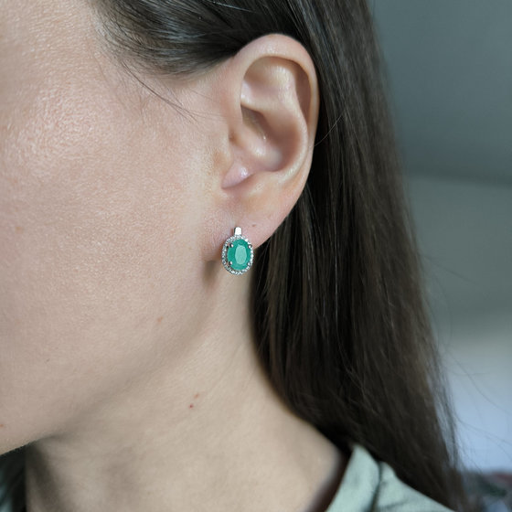 Silver Earrings with a 2.9-carat Emerald