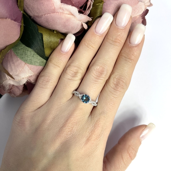 Серебряное кольцо с мистик топазом 0.985ct