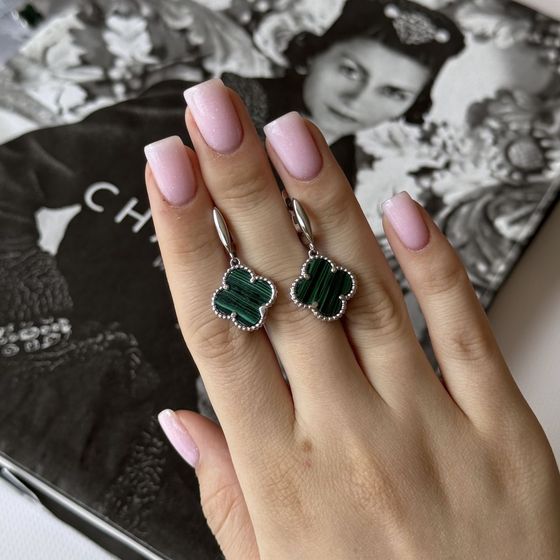 Срібні сережки з малахітом