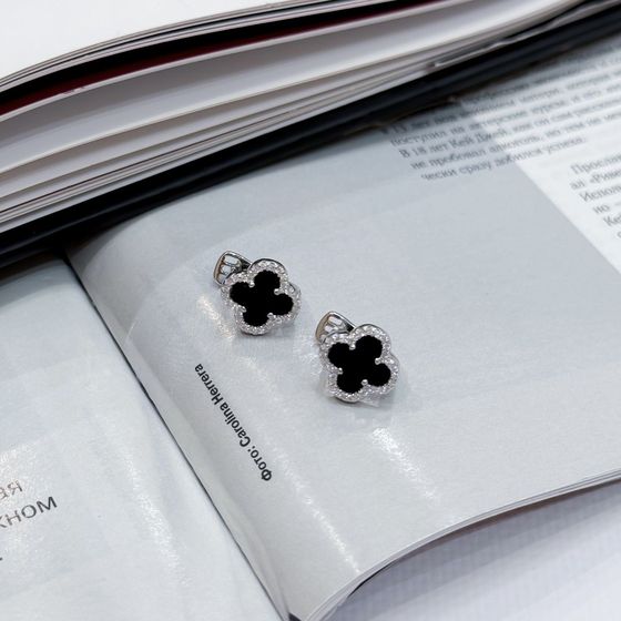 Срібні сережки з оніксом, фіанітами