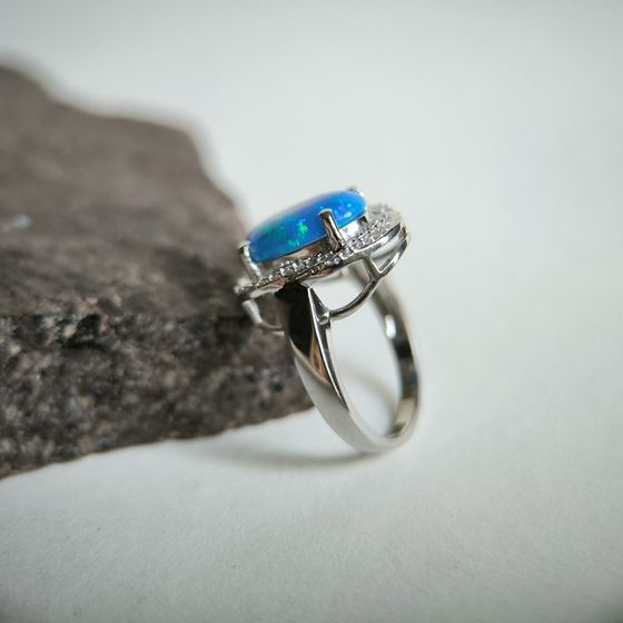 Sterling silver ring with opal 2.813ct