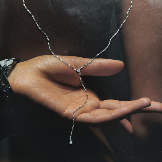 Silver necklace with phianites