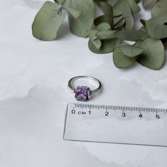 Silver ring with a 4.246-carat alexandrite