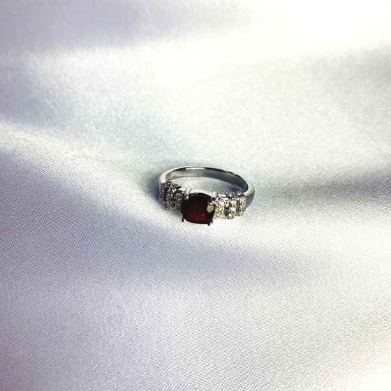 Серебряное кольцо с рубином 1.692ct