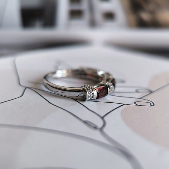 Серебряное кольцо с гранатом 2.3ct