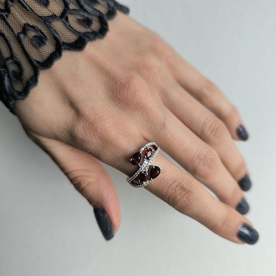 Срібна каблучка з гранатом 2.325ct