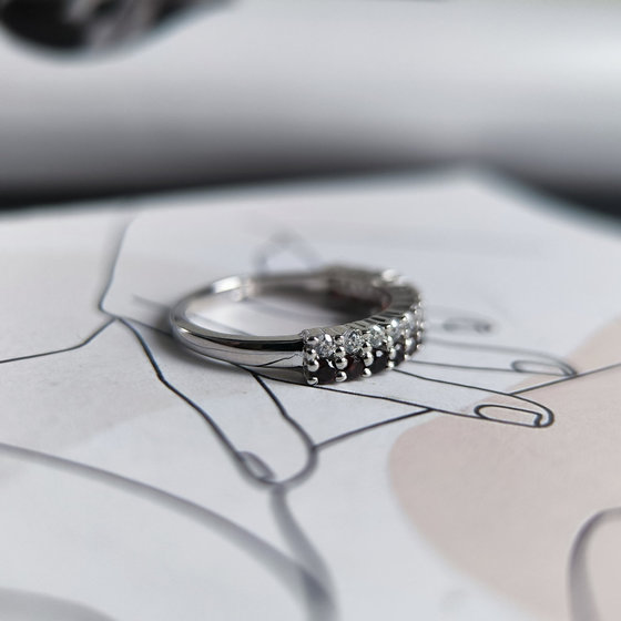 Silver ring with garnet