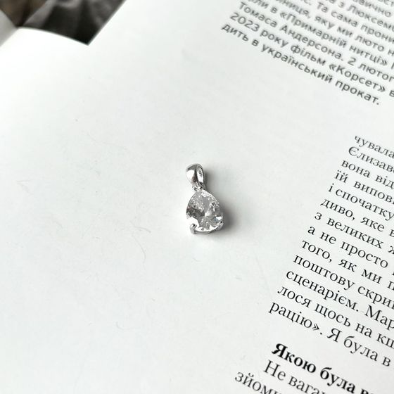 Silver pendant with phianites