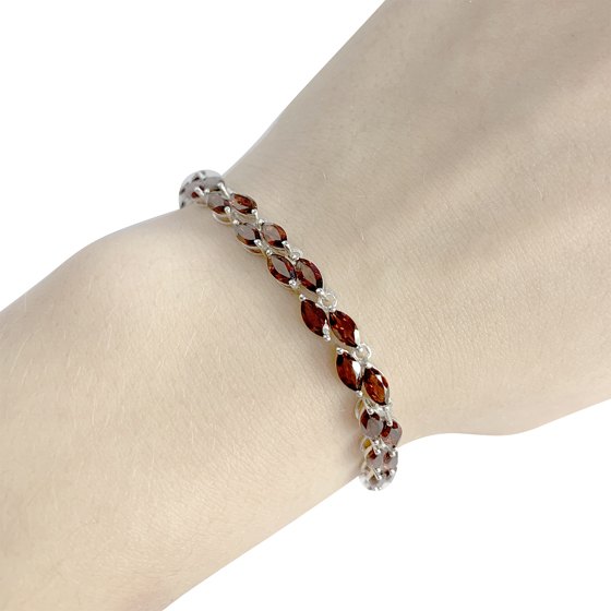Серебряный браслет с гранатом