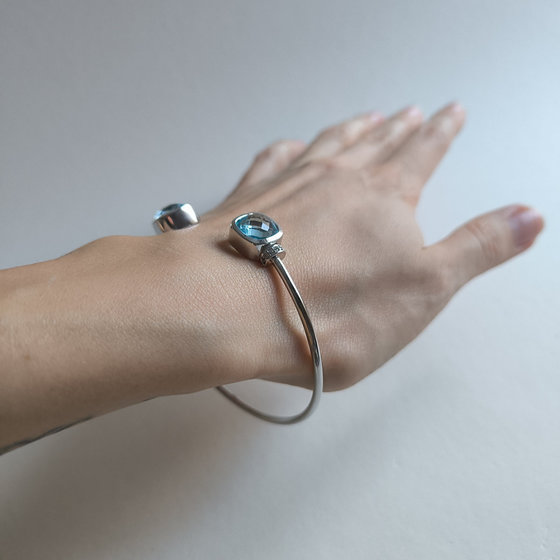 Срібний браслет з топазом 9.716ct, фіанітами