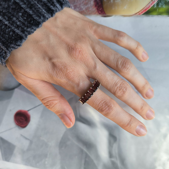 Срібне кільце з гранатом 3,283 карата