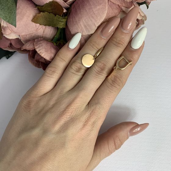 Gold earrings without stones