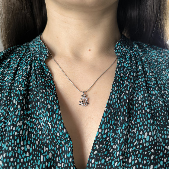 Silver pendant with cubic zirconia