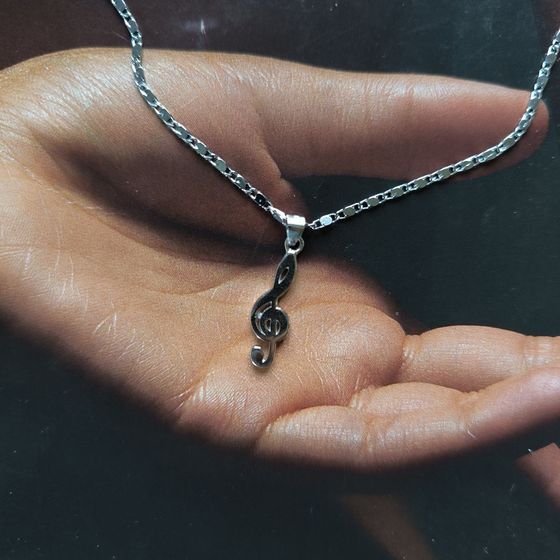 Срібна підвіска без каменів