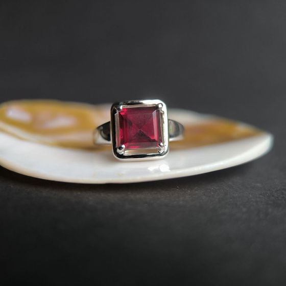 Срібна каблучка з гранатом nano 2.092ct