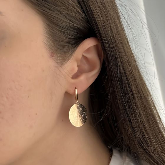 Gold earrings without stones