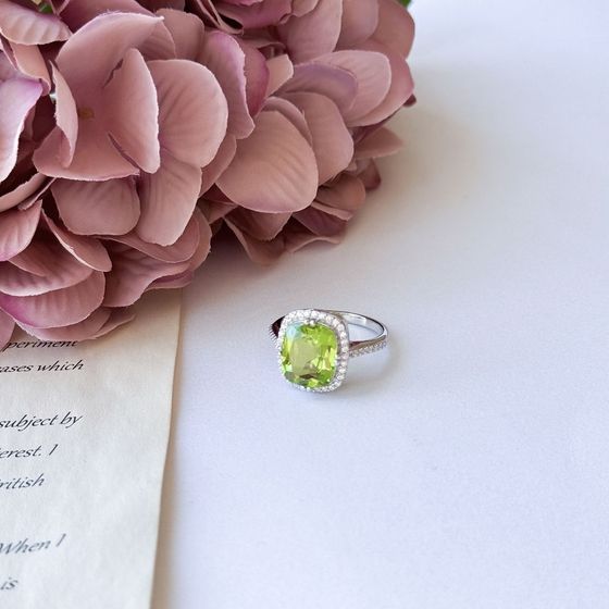 Серебряное кольцо с хризолітом 6.745ct