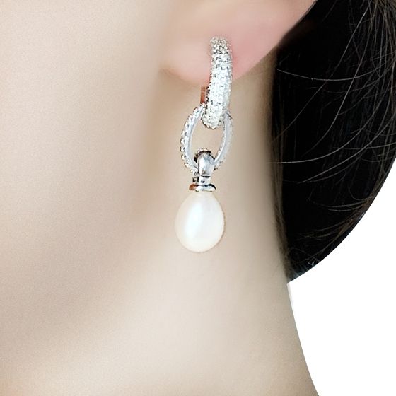 Silver earrings with pearls