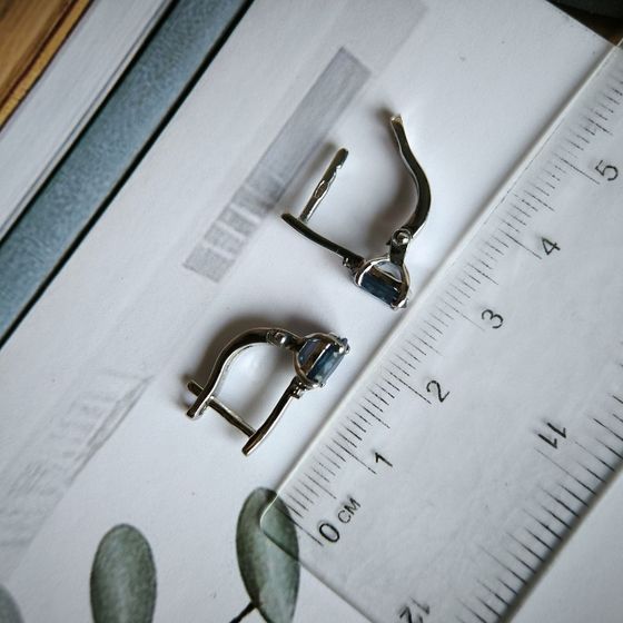 Срібні сережки з сапфіром 2.08ct, фіанітами