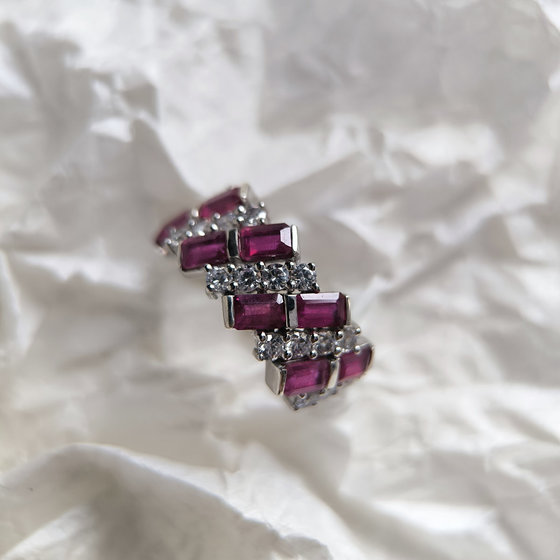 Срібна каблучка з рубіном 5.59ct, фіанітами