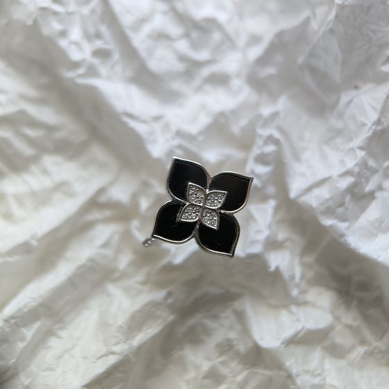 Silver ring with onyx, fianites