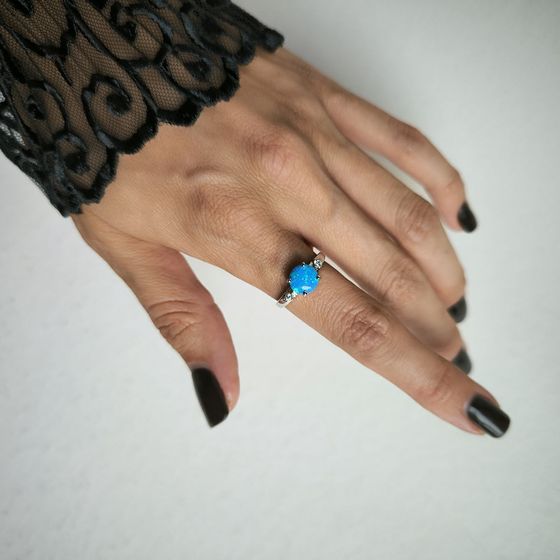 Срібна каблучка з опалом 1,067 карата