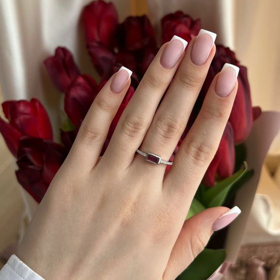 Silver ring with a 0.757-carat ruby