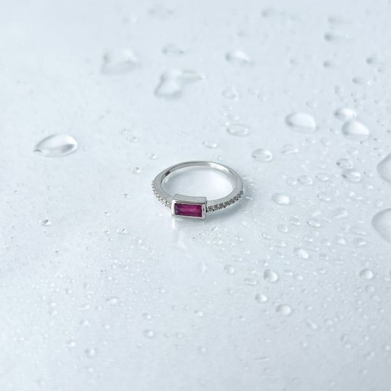 Silver ring with a 0.757-carat ruby