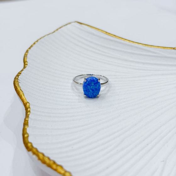 Silver ring with a 2.09-carat opal