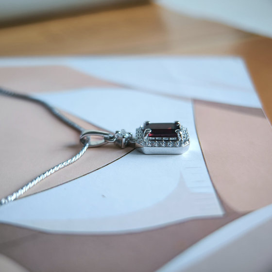 Срібна підвіска з гранатом 1.631ct