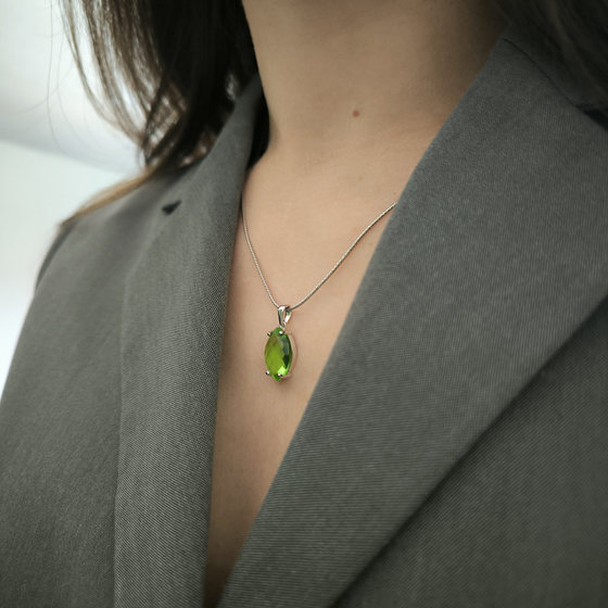 Серебряная подвеска с хризолітом 4.862ct