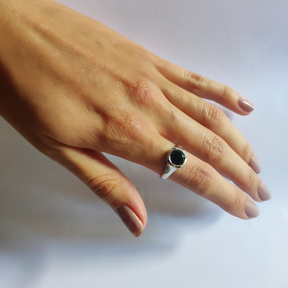 Серебряное кольцо с ониксом 2.342ct