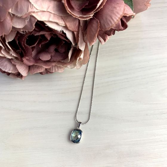 Silver pendant with mystic topaz