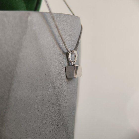 Silver pendant without stones